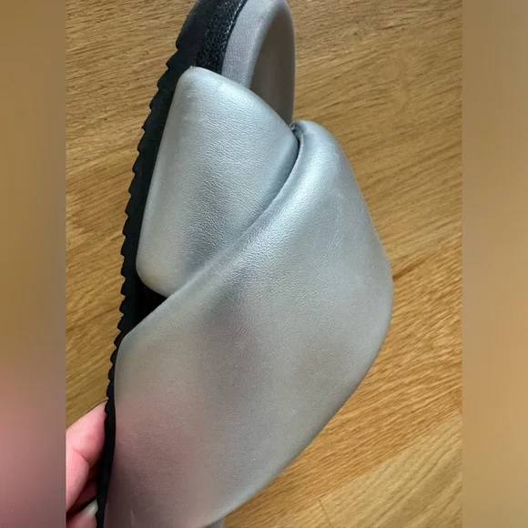 Roam Foldy Puffy‎ Silver Sandal size 9 VG condition - Picture 9 of 12